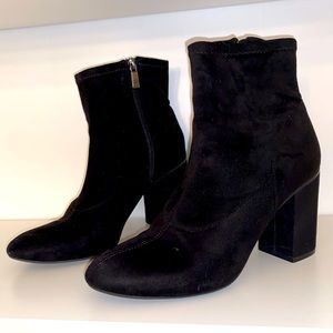 Kenneth Cole Reaction black booties